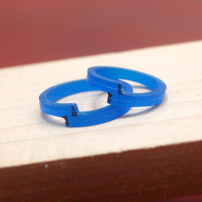 螺旋にねじれたブルーカラー手作り結婚指輪のワックス原型