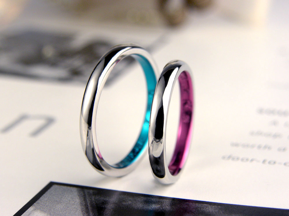 大阪工房で手作りしたブルーとピンクメッキの結婚指輪