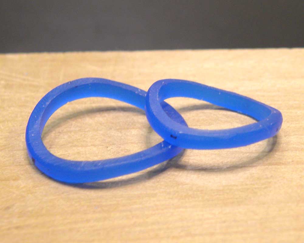 S字型の手作り結婚指輪原型