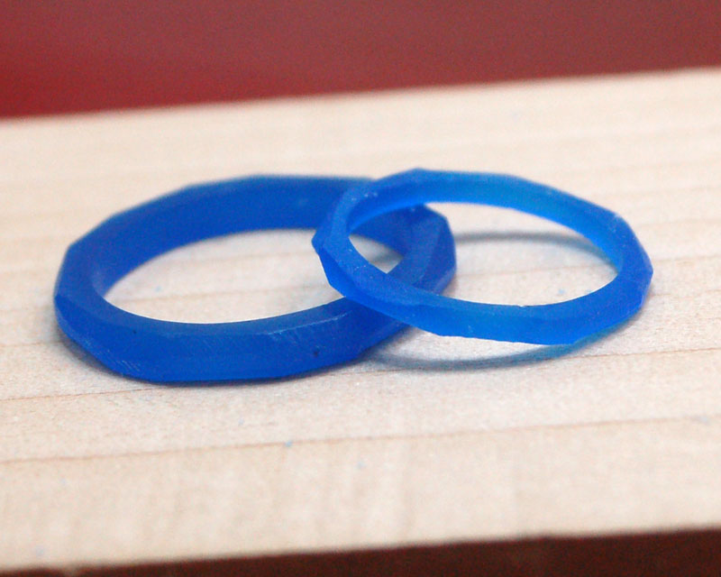 凸凹の表面の結婚指輪原型
