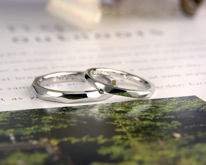 ランダム凸凹がキラキラ美しい手作り結婚指輪