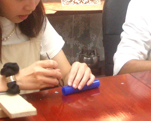 京都のカップルがワックスで結婚指輪の手作り