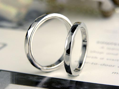 プラチナ槌目模様の手作り結婚指輪