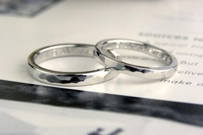 プラチナ槌目模様の手作り結婚指輪