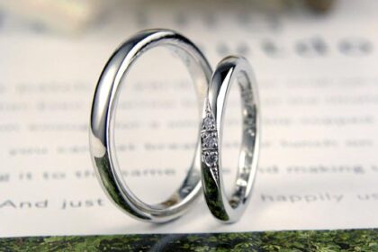斜めダイヤがエレガント手作り結婚指輪