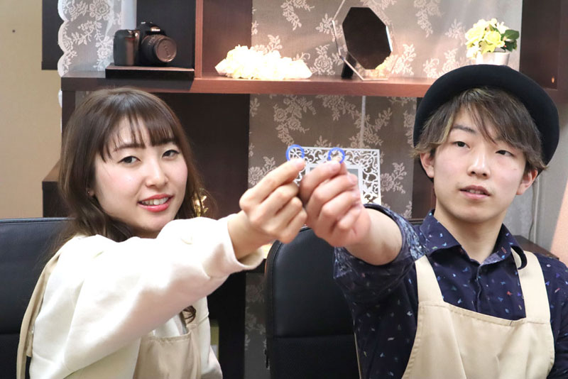 結婚指輪原型が完成した二人